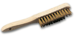 BROSSE MÉTALLIQUE ACIER LAITONNÉ ONDULÉ 4 RANGS