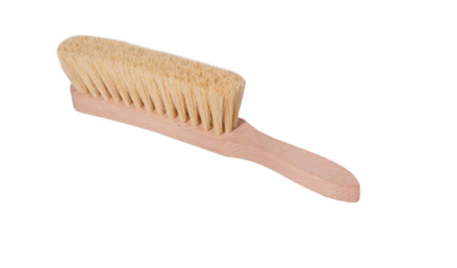BROSSE DINGUETTE EN FIBRE MANCHE COURT